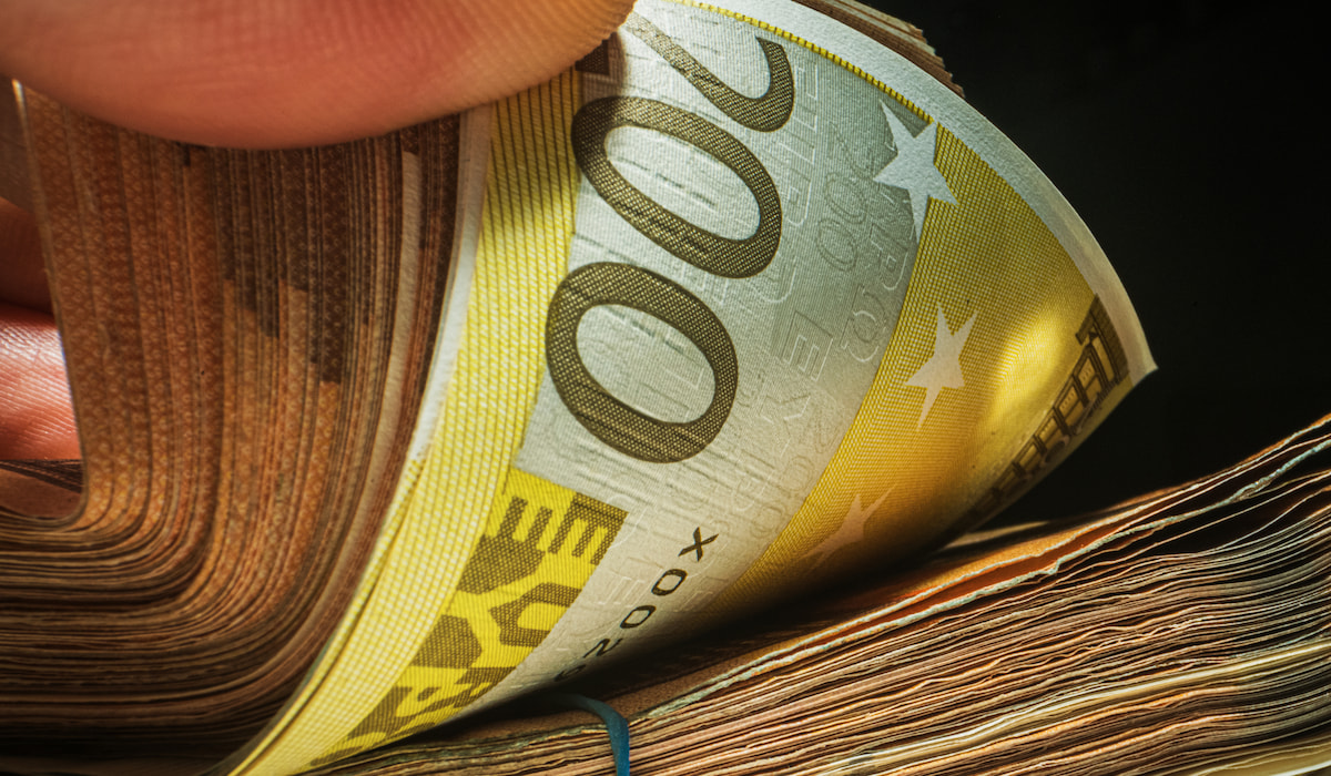do-paleontologists-make-good-money-the-archaeological-box
